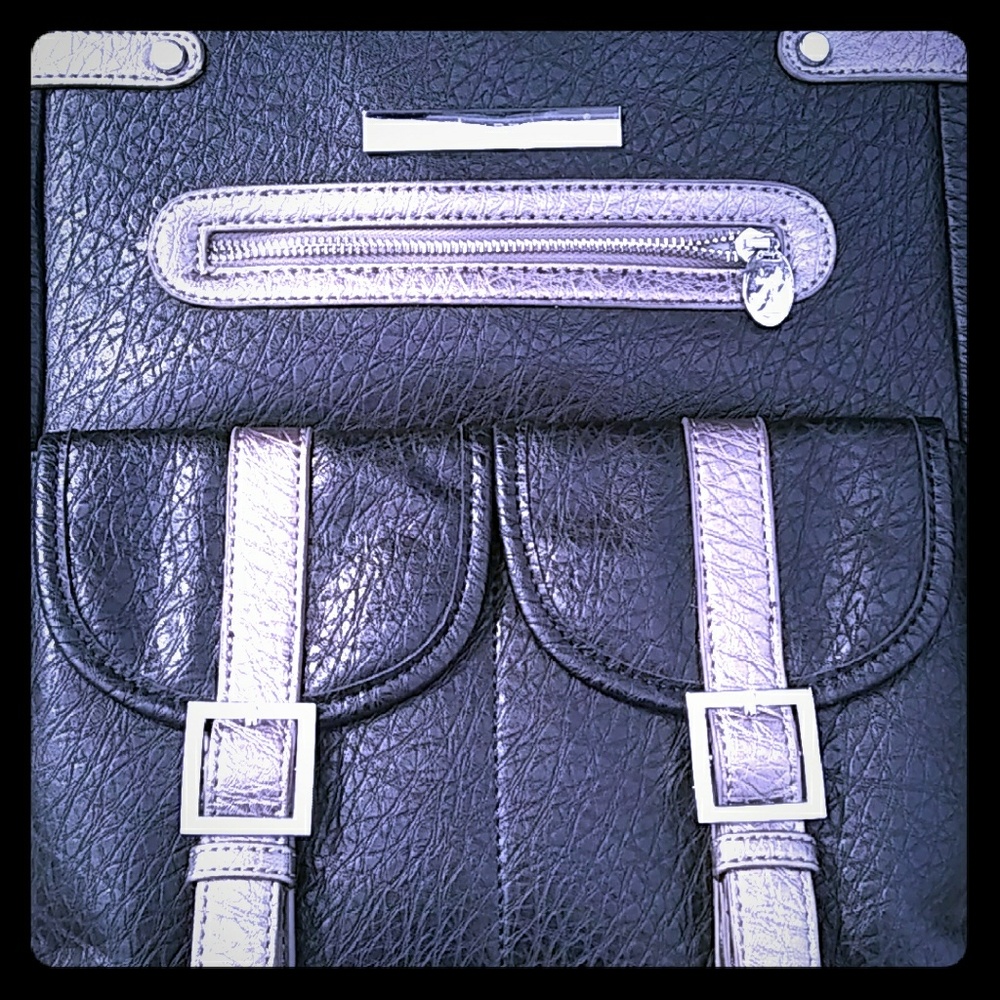 One strap conceal and carry bag